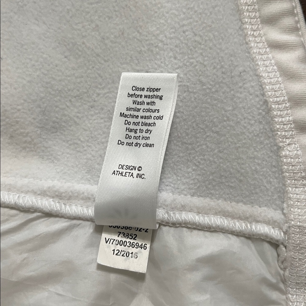 Athleta Women's white Quilted Vest - Picture 7 of 9